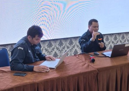 KPU NGAWI - Dwi Andriyanto dan Stephanus Pradipta Yogi Setiawan.